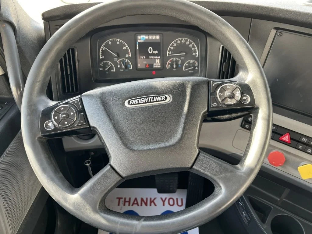 2021 Freightliner Cascadia - image 8