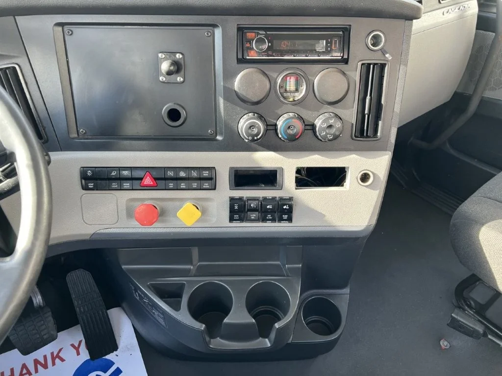 2021 Freightliner Cascadia - image 9