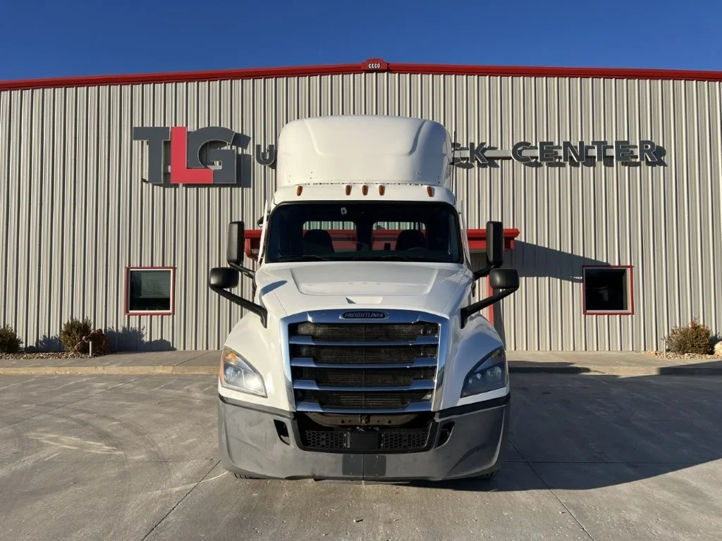 2021 Freightliner Cascadia - image 4
