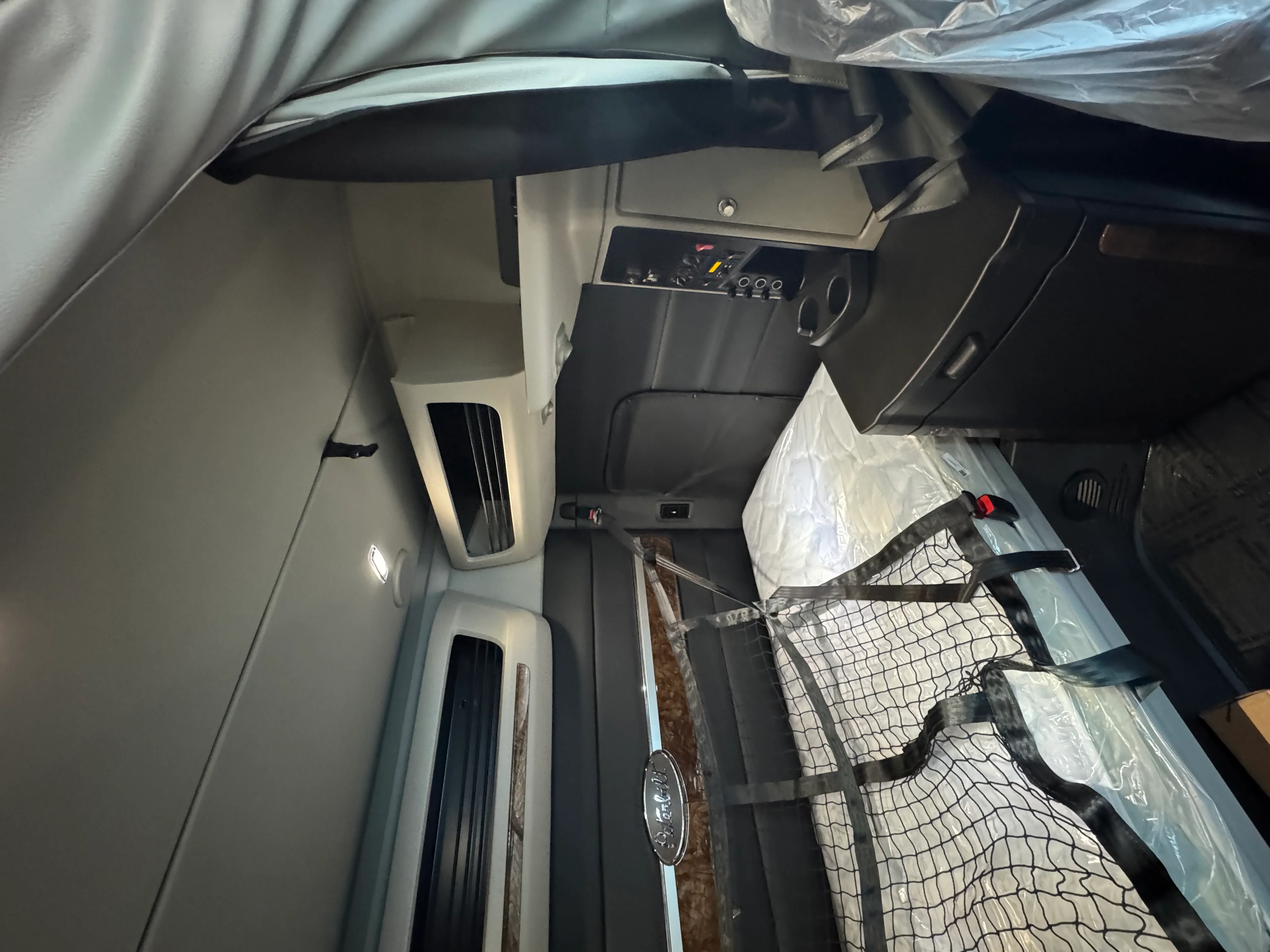 2027 Peterbilt 589 — photo 10