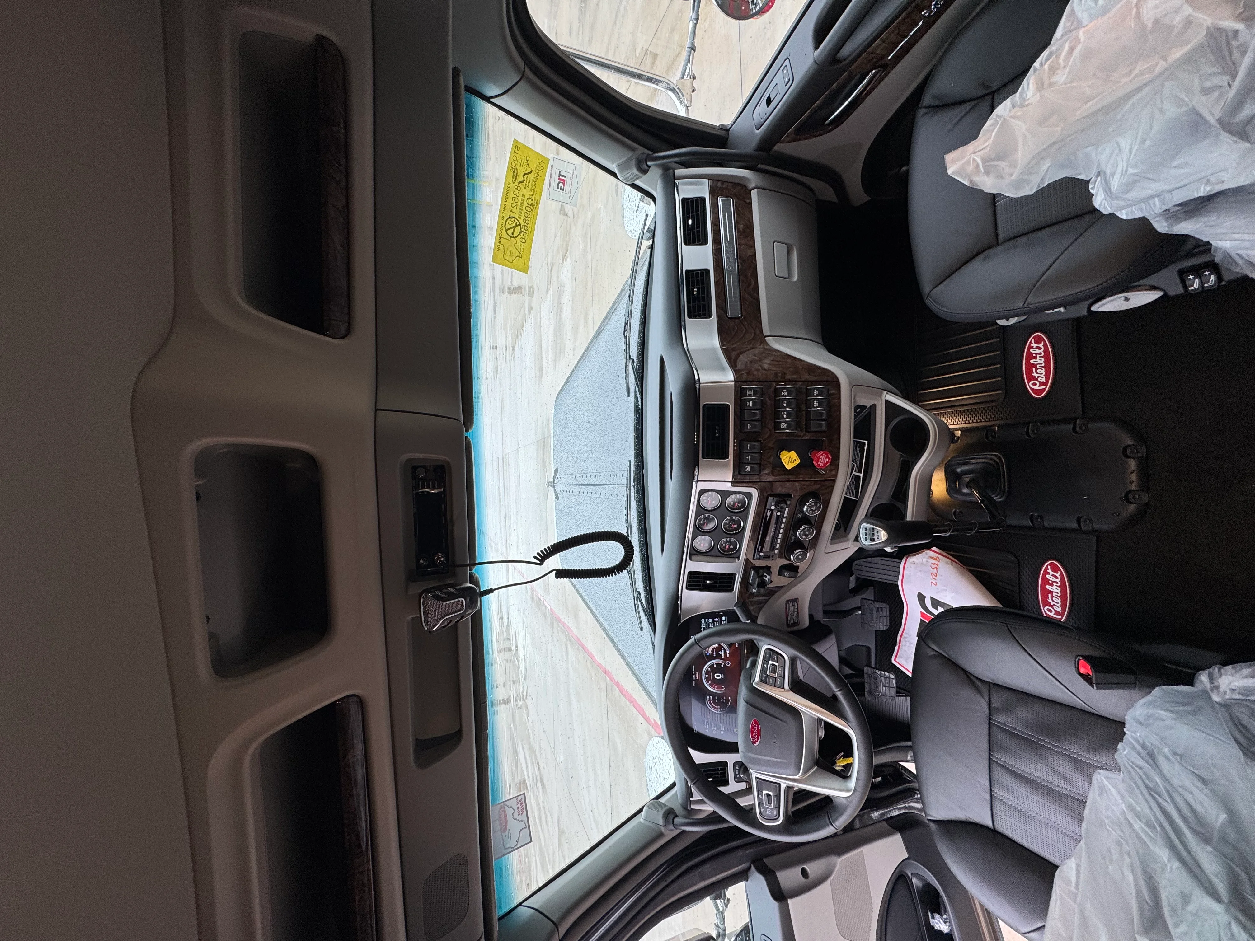 2027 Peterbilt 589 — photo 12