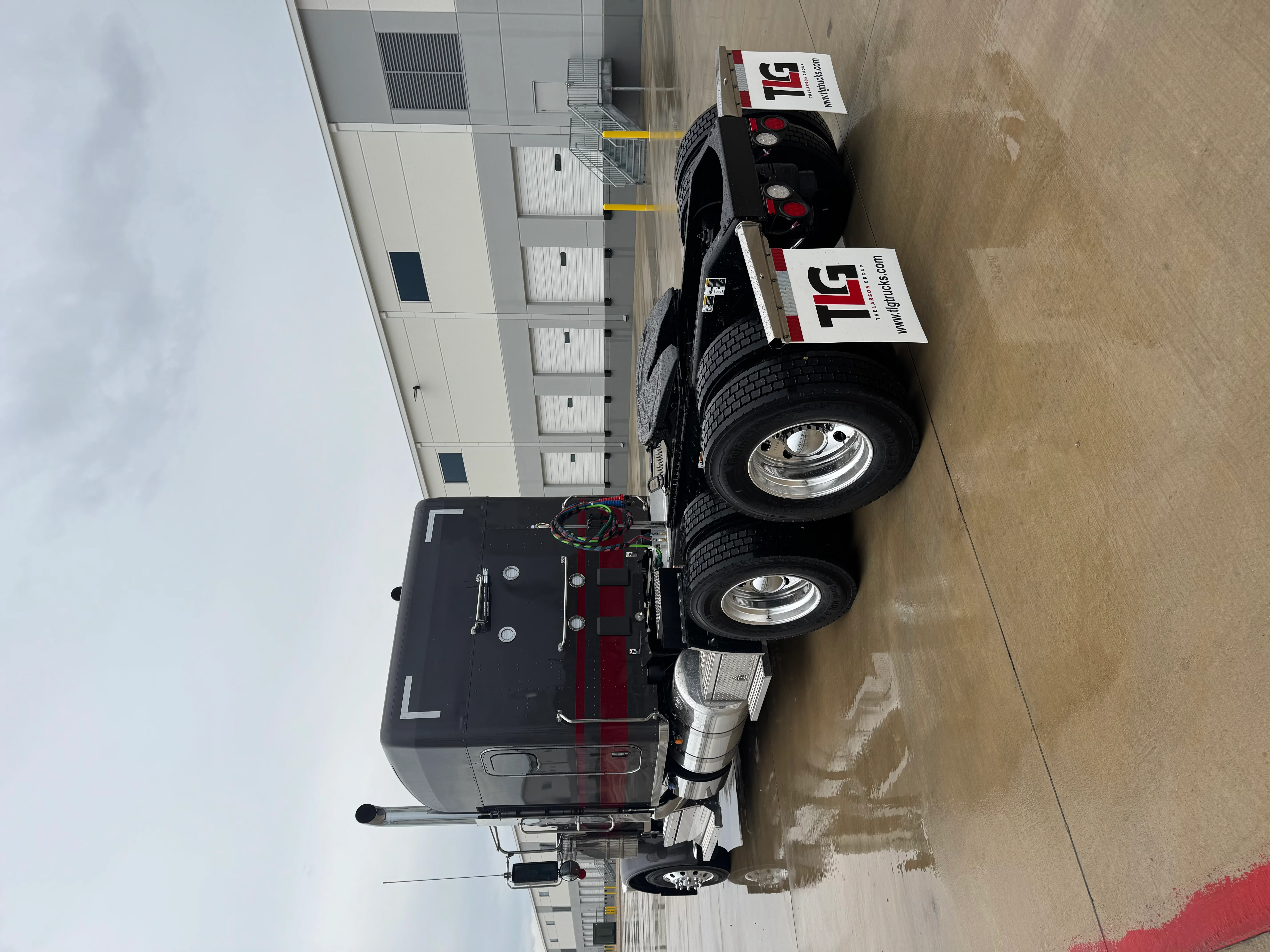 2027 Peterbilt 589 — photo 3