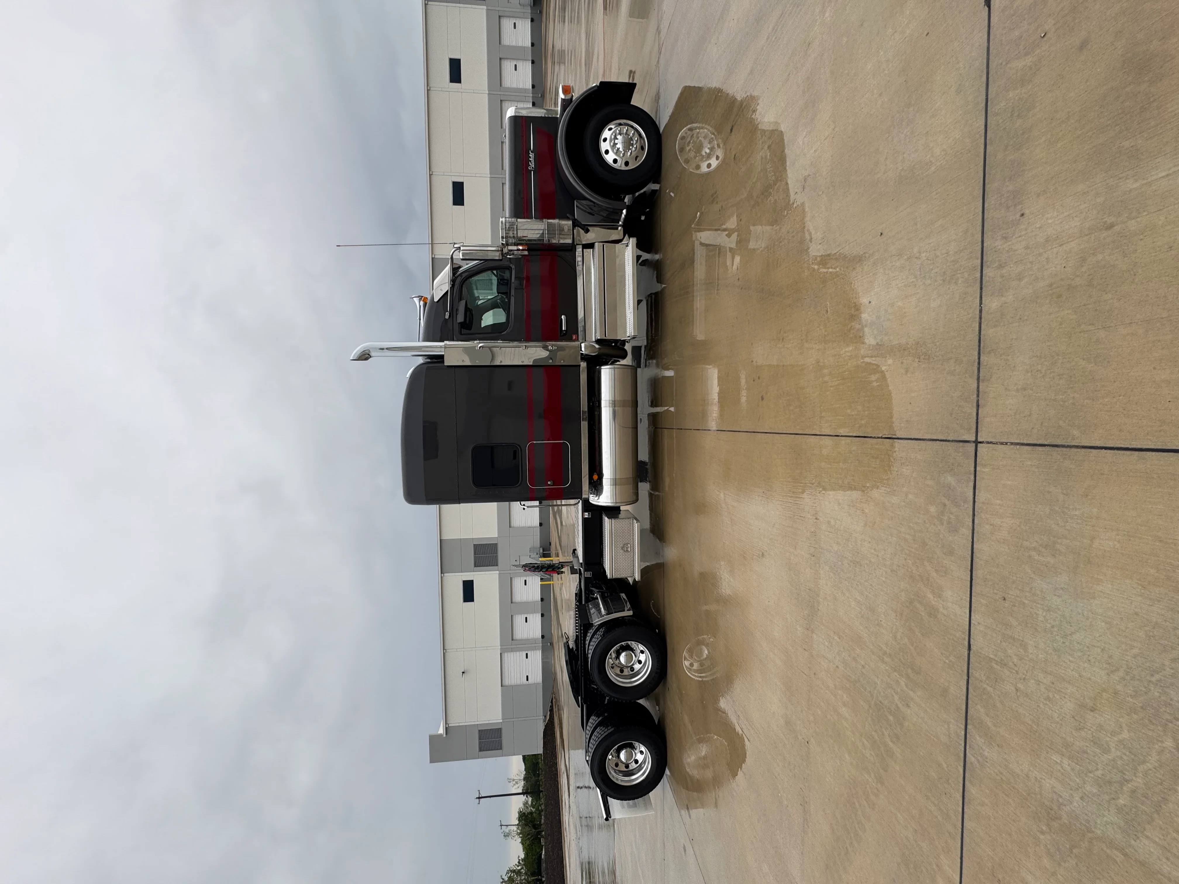 2027 Peterbilt 589 — photo 6