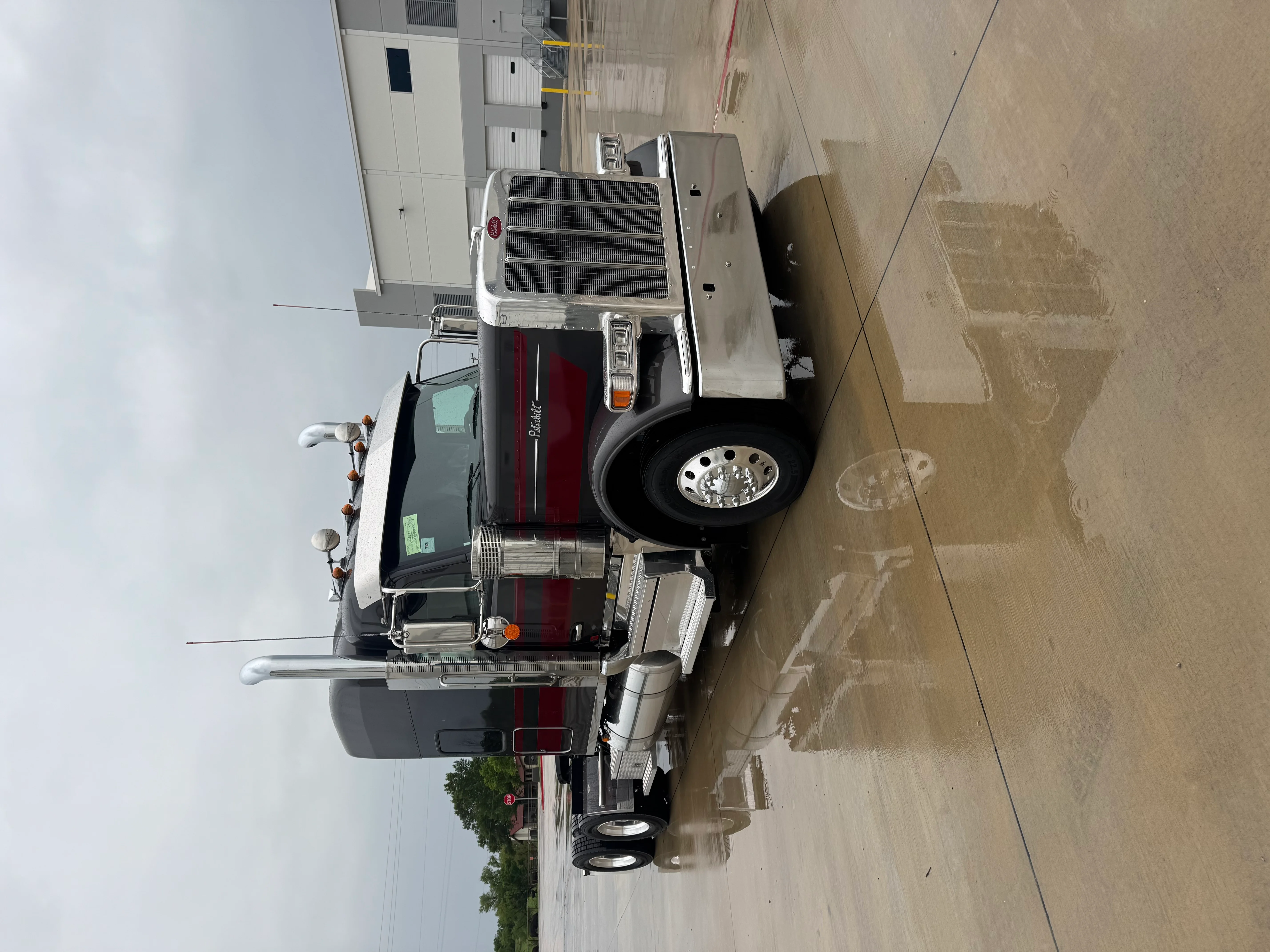 2027 Peterbilt 589 — photo 7
