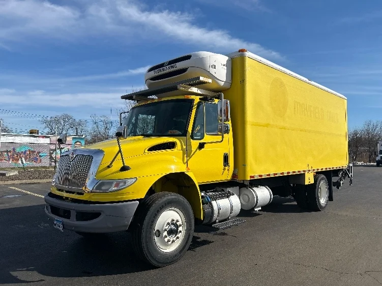 2016 International 4300 - image 3