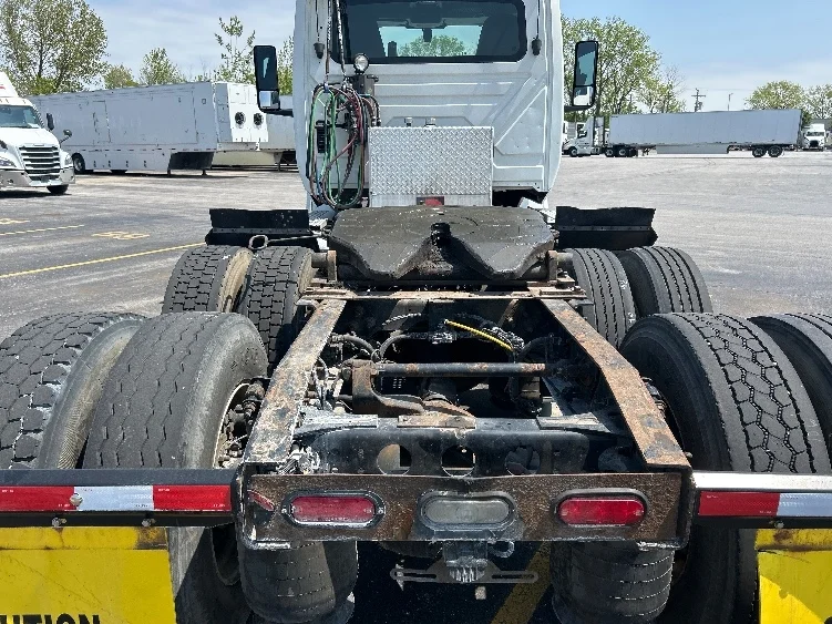 2019 International LT - image 6