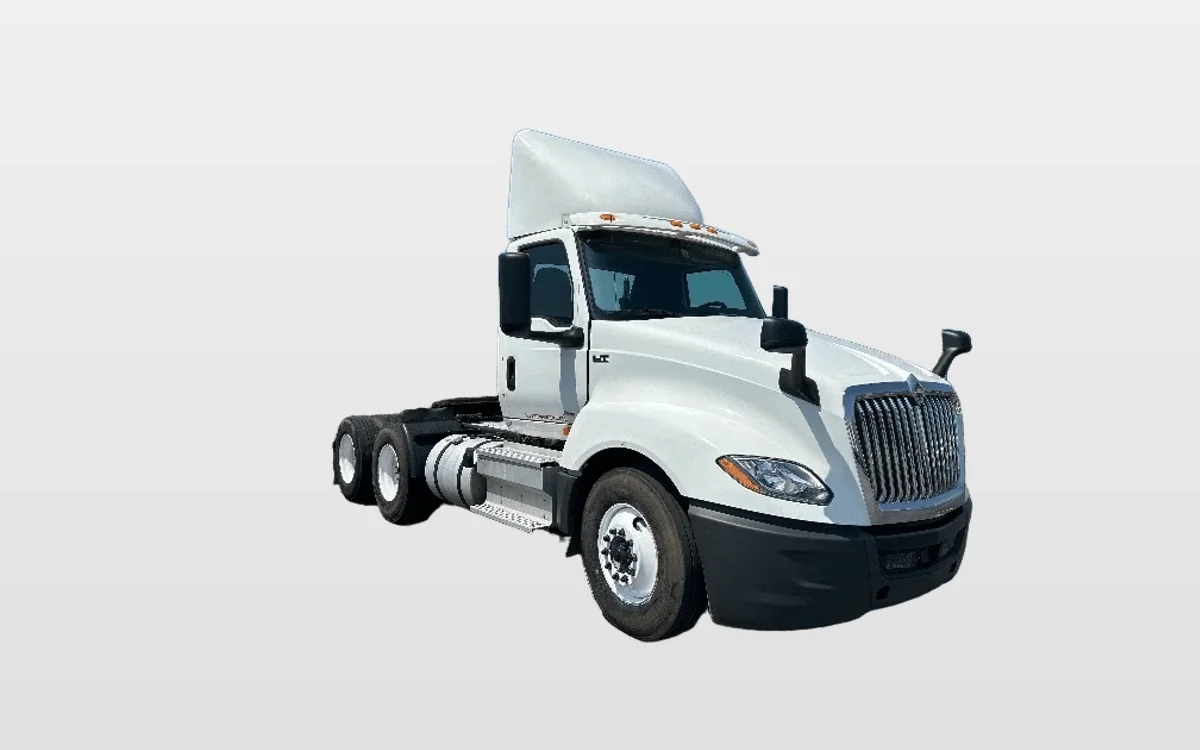 2019 International LT - image 1