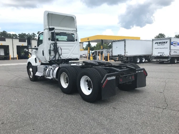 2019 International LT - image 5