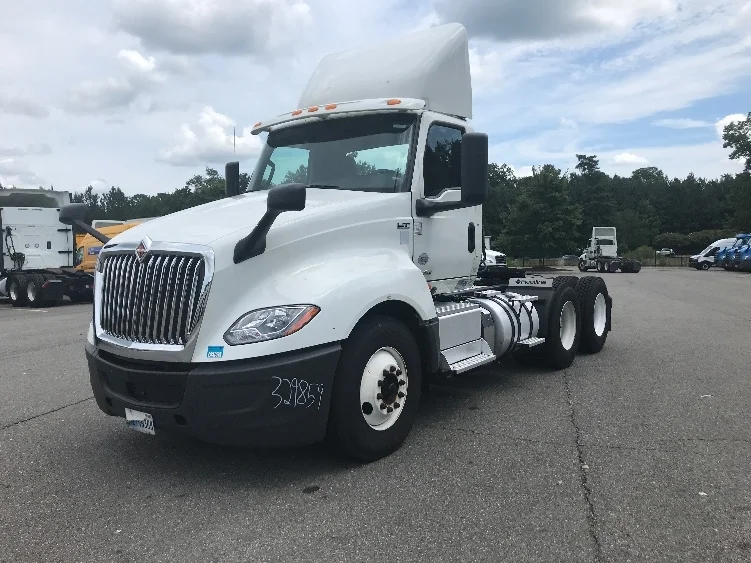 2019 International LT - image 3