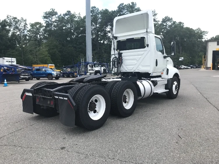 2019 International LT - image 7