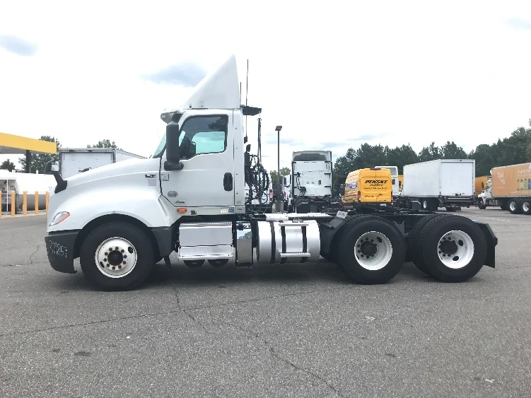 2019 International LT - image 4