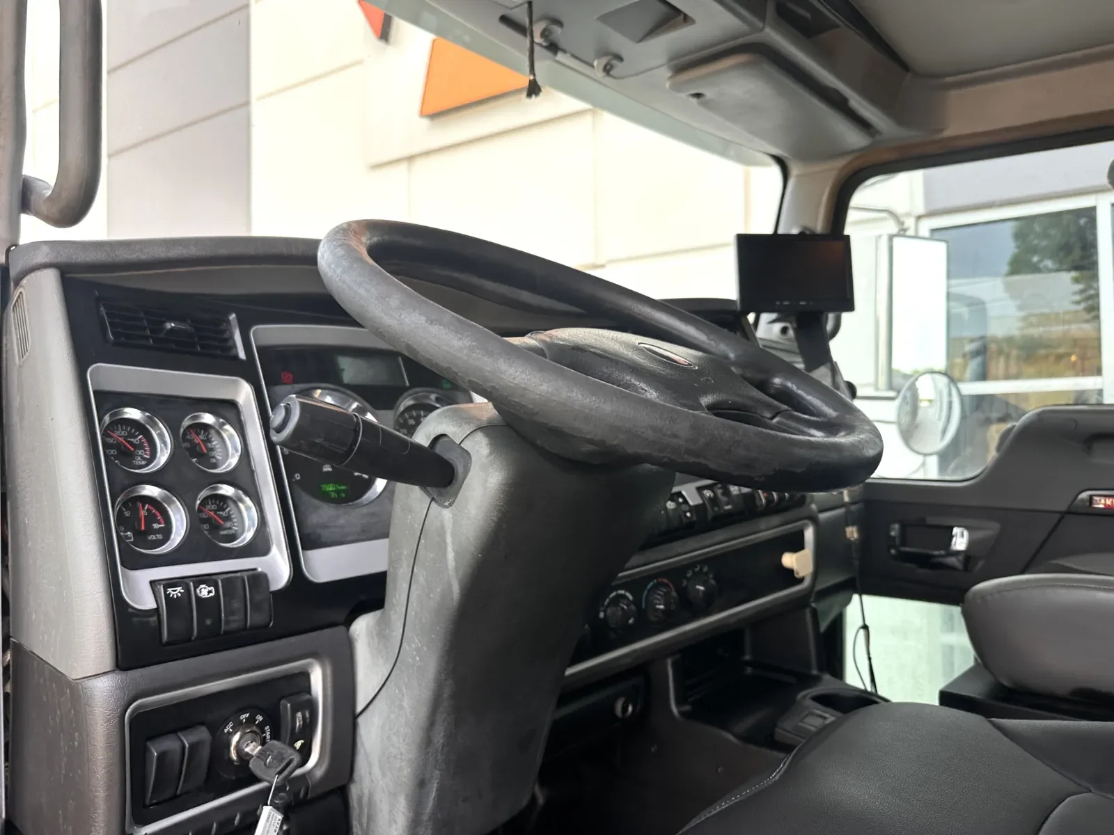 2012 Kenworth T800 in Greer, SC — photo 16