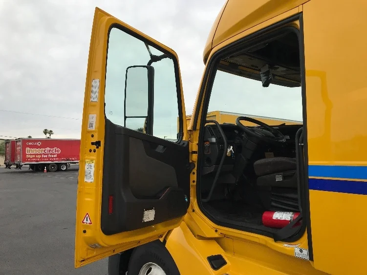 2022 Volvo VNL 760 in Phoenix, AZ — photo 9