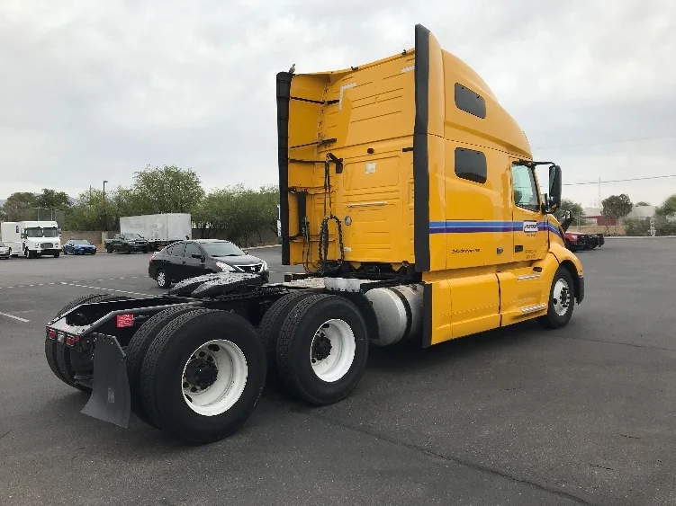 2022 Volvo VNL 760 in Phoenix, AZ — photo 7