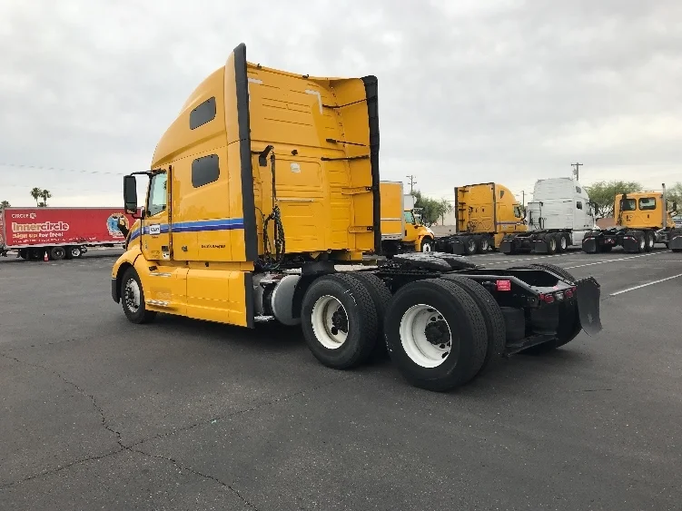 2022 Volvo VNL 760 in Phoenix, AZ — photo 5