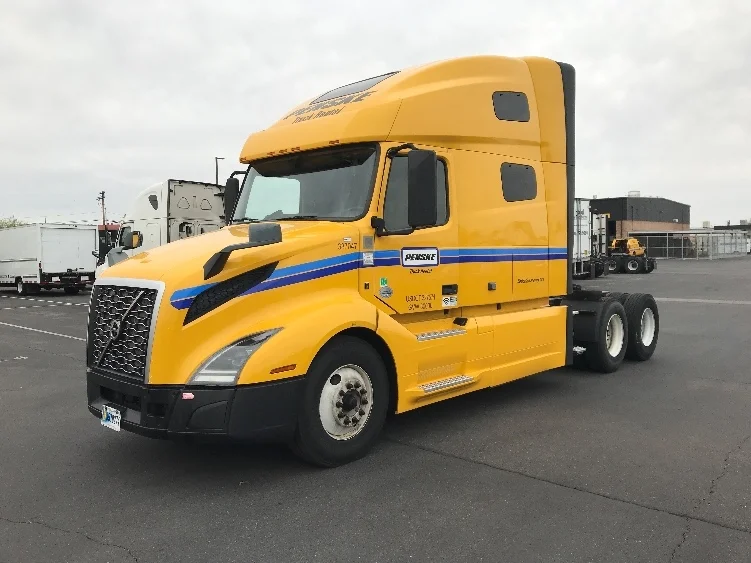 2022 Volvo VNL 760 in Phoenix, AZ — photo 3