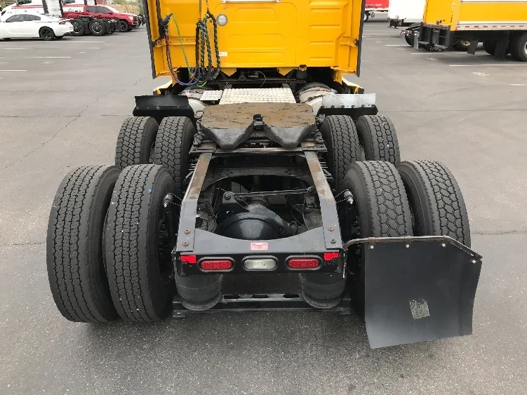 2022 Volvo VNL 760 in Phoenix, AZ — photo 6