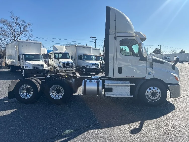 2021 Freightliner Cascadia in Concord, NC — photo 8