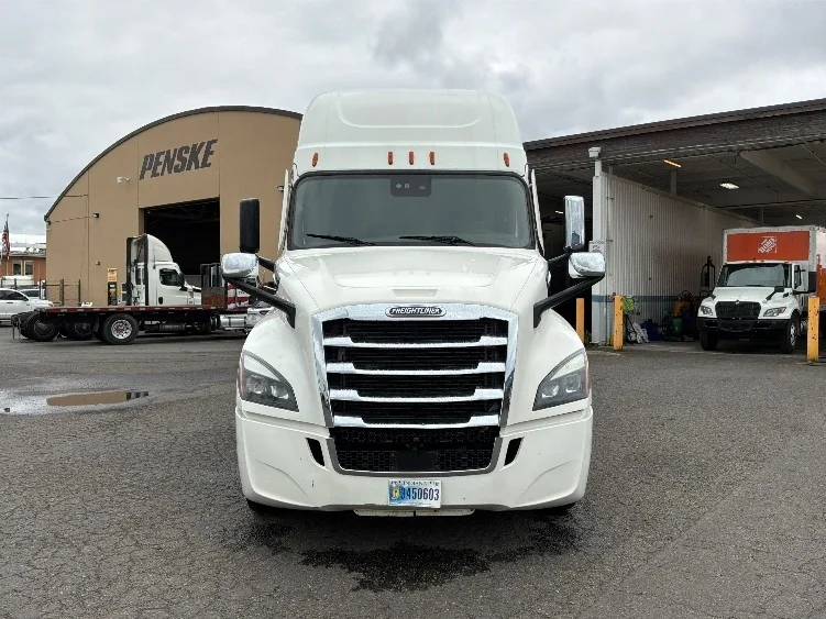 2022 Freightliner Cascadia in Tacoma, WA — photo 2