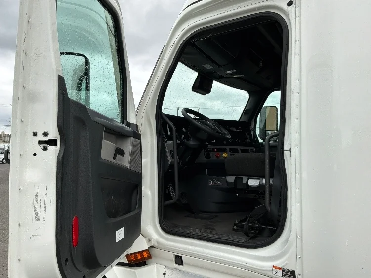 2022 Freightliner Cascadia in Tacoma, WA — photo 7
