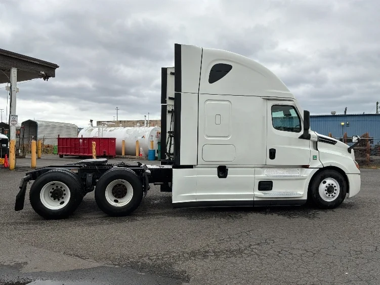 2022 Freightliner Cascadia in Tacoma, WA — photo 6