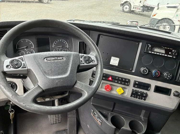 2022 Freightliner Cascadia in Tacoma, WA — photo 9