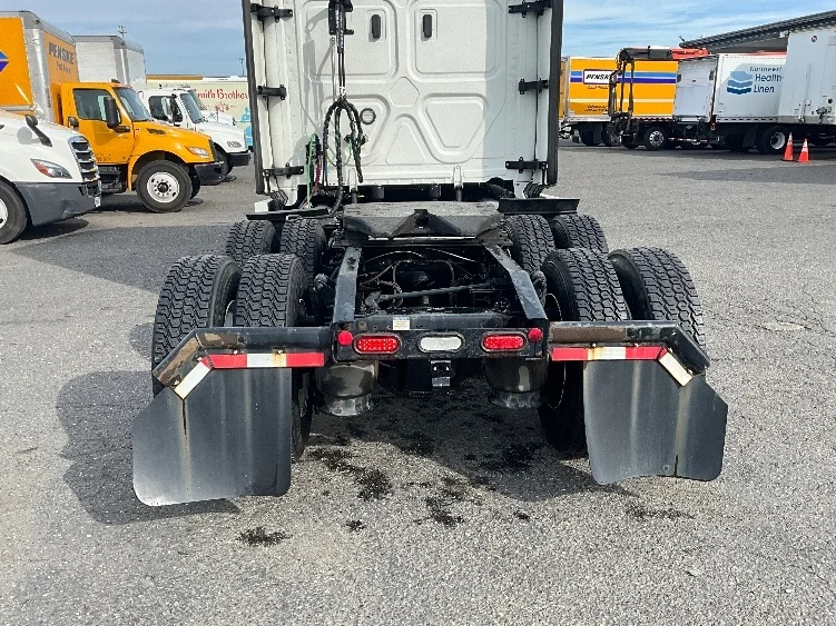 2022 Freightliner Cascadia in Tacoma, WA — photo 4