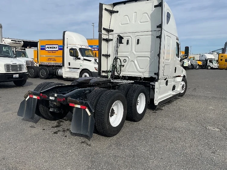 2022 Freightliner Cascadia in Tacoma, WA — photo 5