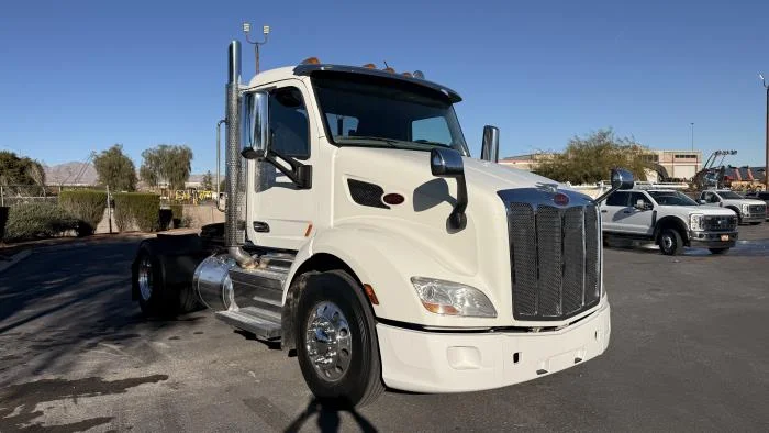 2019 Peterbilt 579 - image 5