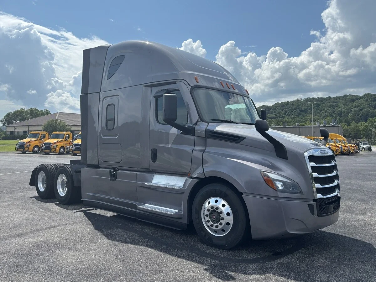 2022 Freightliner Cascadia — photo 3