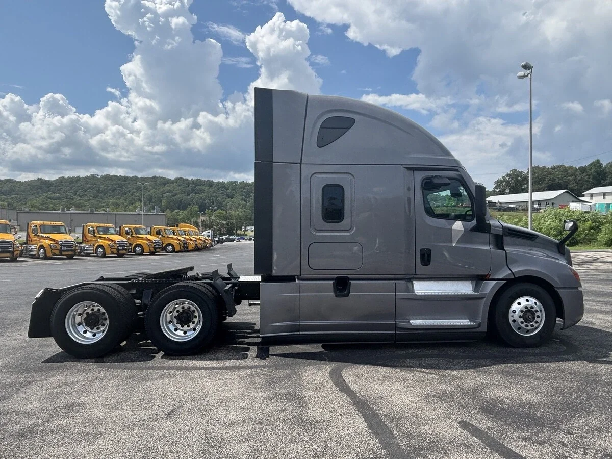 2022 Freightliner Cascadia — photo 4