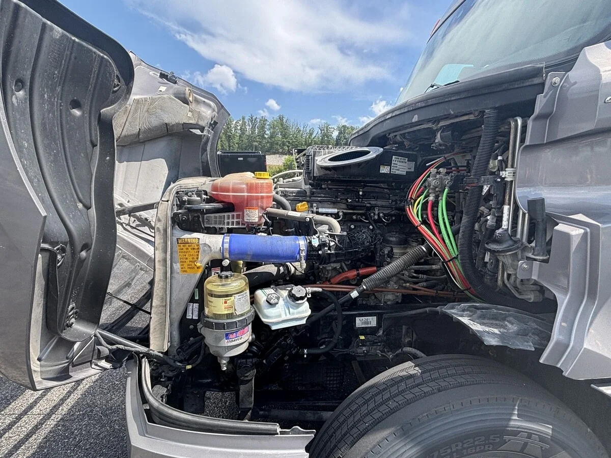 2022 Freightliner Cascadia — photo 9