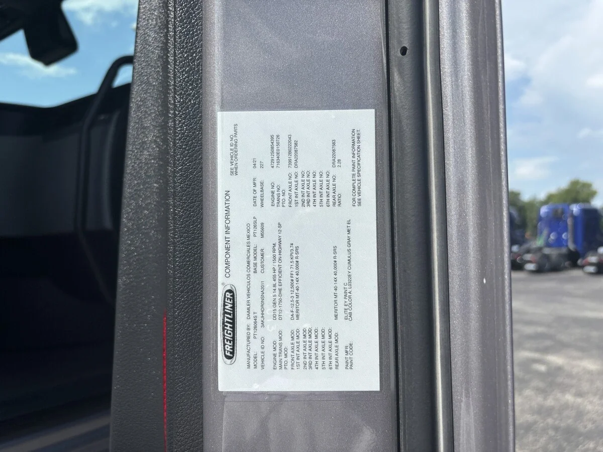 2022 Freightliner Cascadia — photo 20