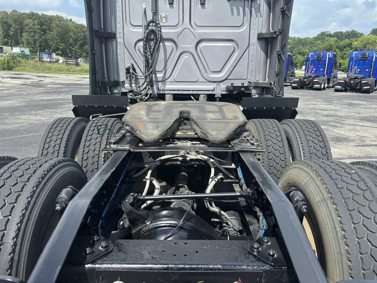 2022 Freightliner Cascadia — photo 11
