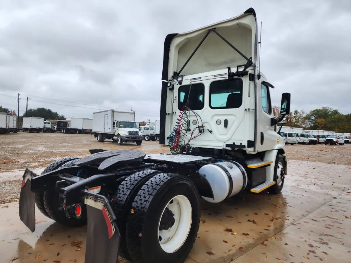 2018 Freightliner Cascadia in Greensboro, NC — photo 4