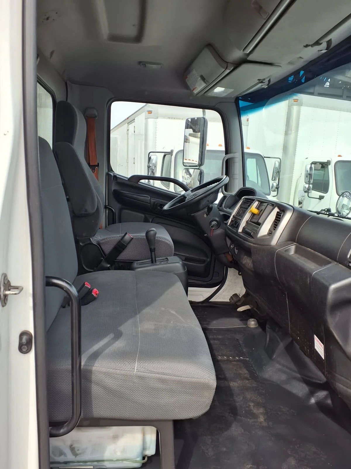 2019 Hino 268 in Kearny, NJ — photo 7