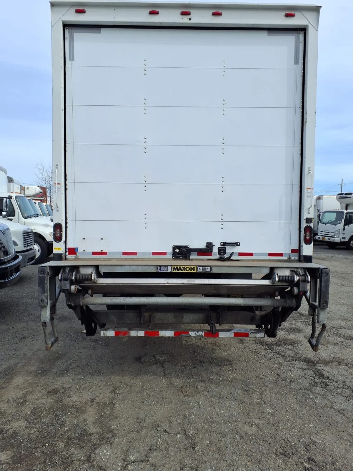 2019 Hino 268 in Kearny, NJ — photo 5