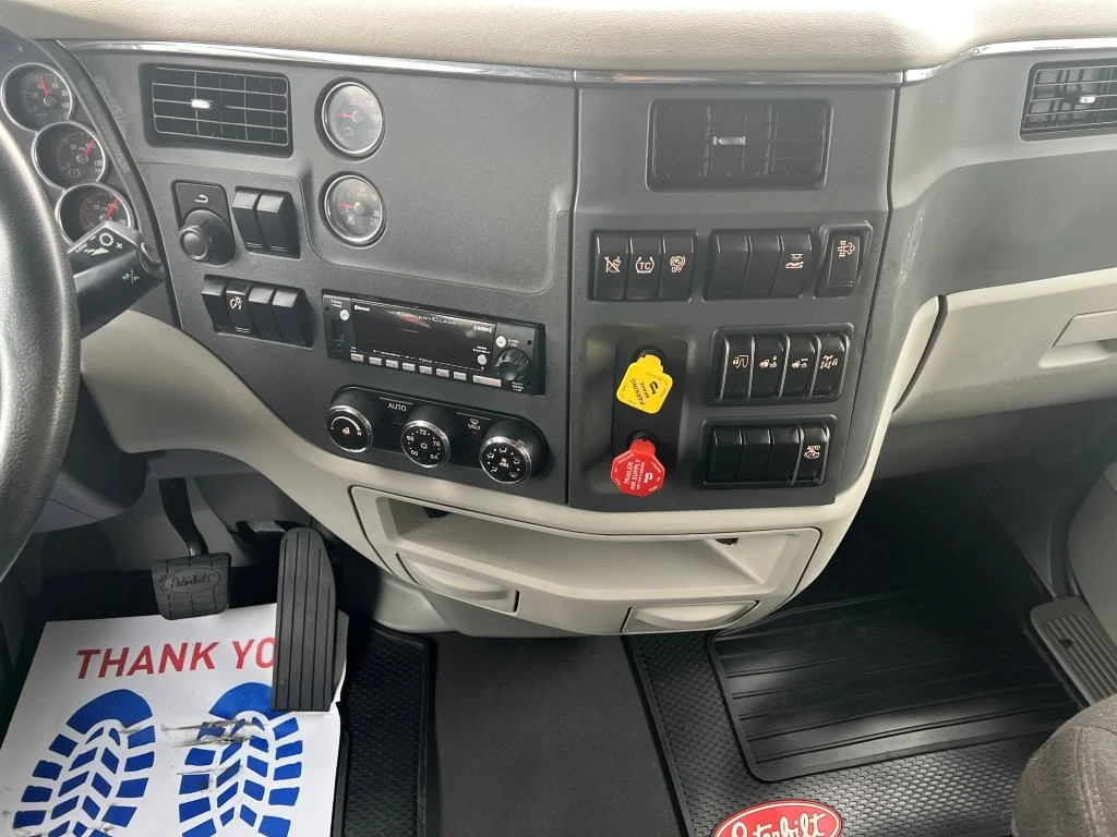 2021 Peterbilt 579 in Dayton, OH — photo 16