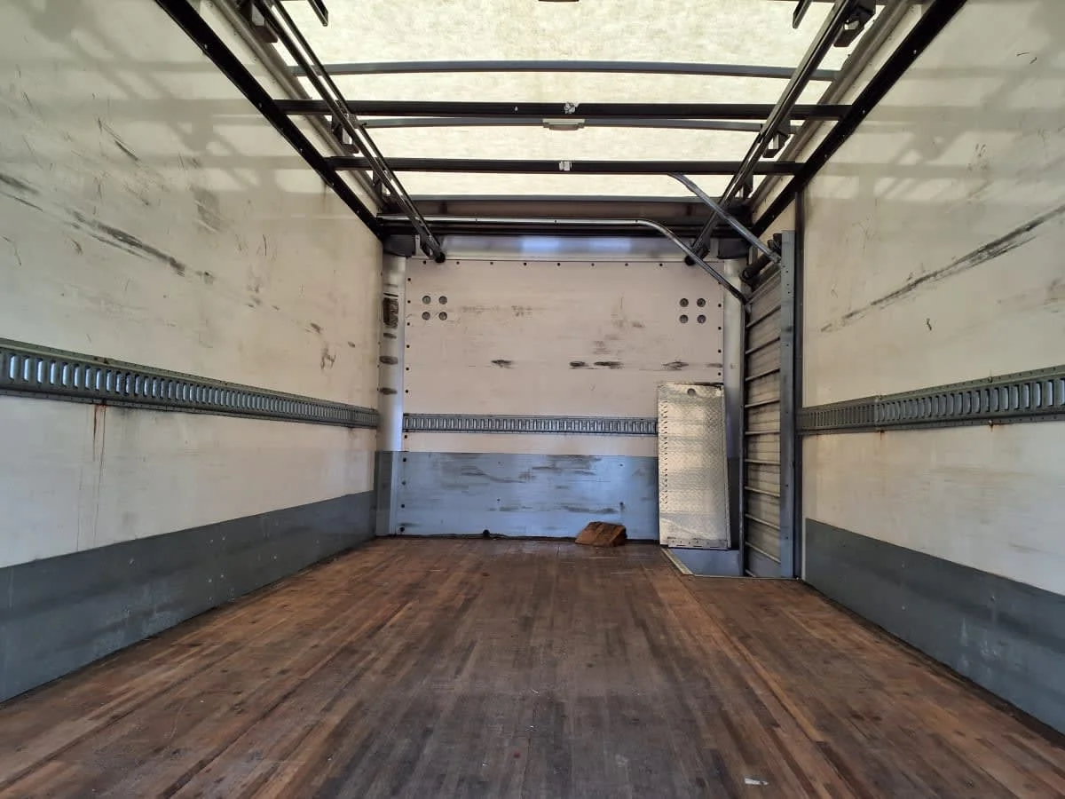 2019 Isuzu NQR - image 8