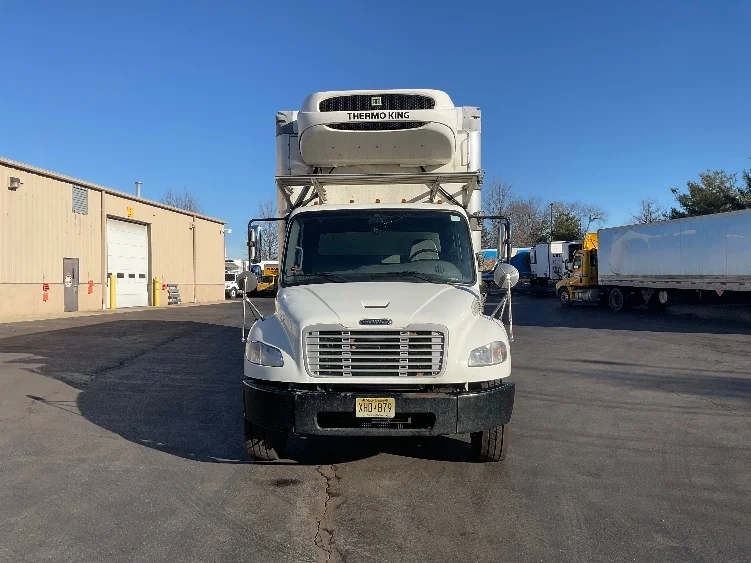 2019 Freightliner M2 106 - image 2
