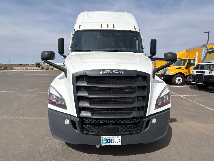 2023 Freightliner Cascadia - image 2