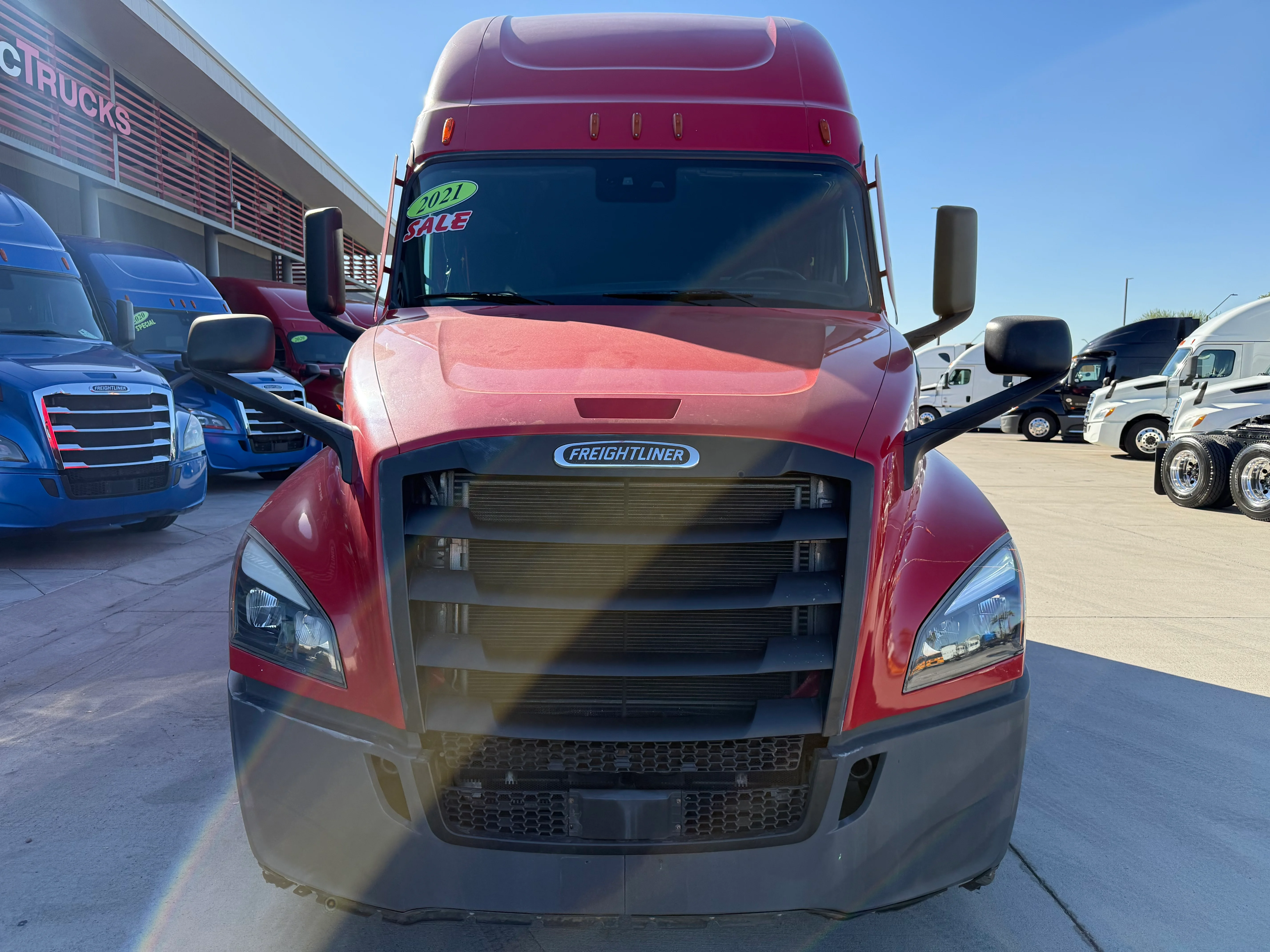 2021 Freightliner Cascadia in Phoenix, AZ — photo 2