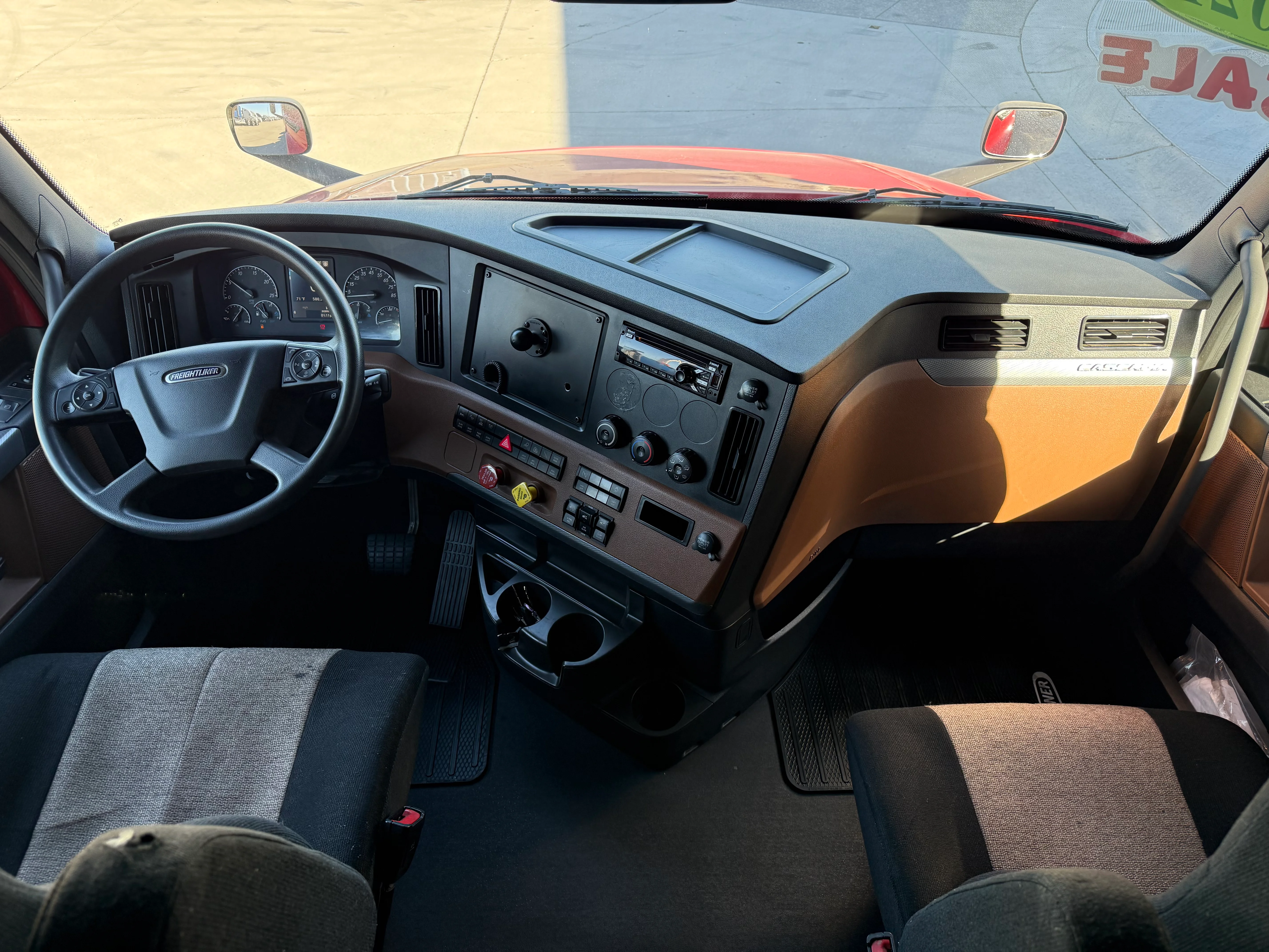 2021 Freightliner Cascadia in Phoenix, AZ — photo 16