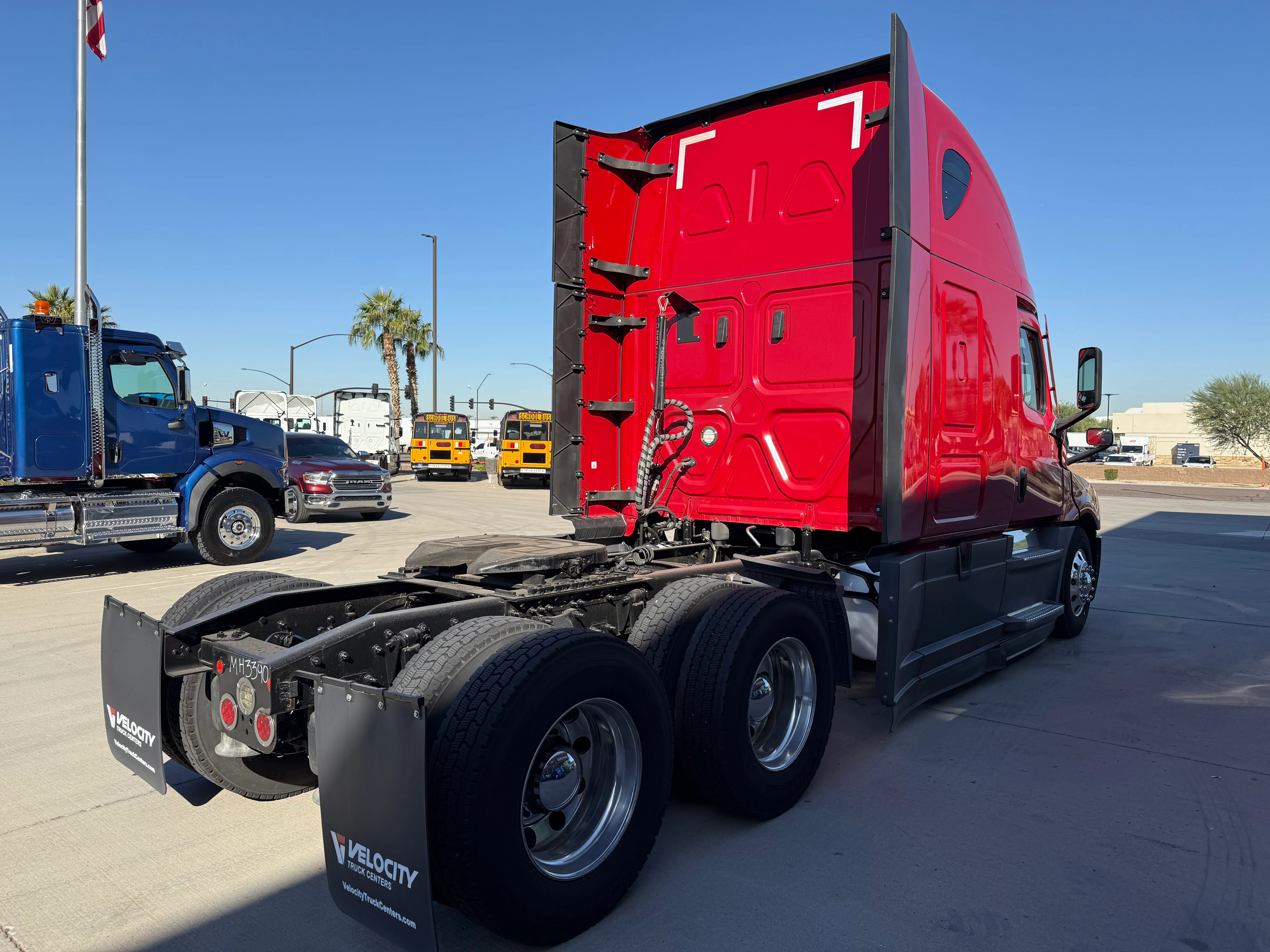 2021 Freightliner Cascadia in Phoenix, AZ — photo 6