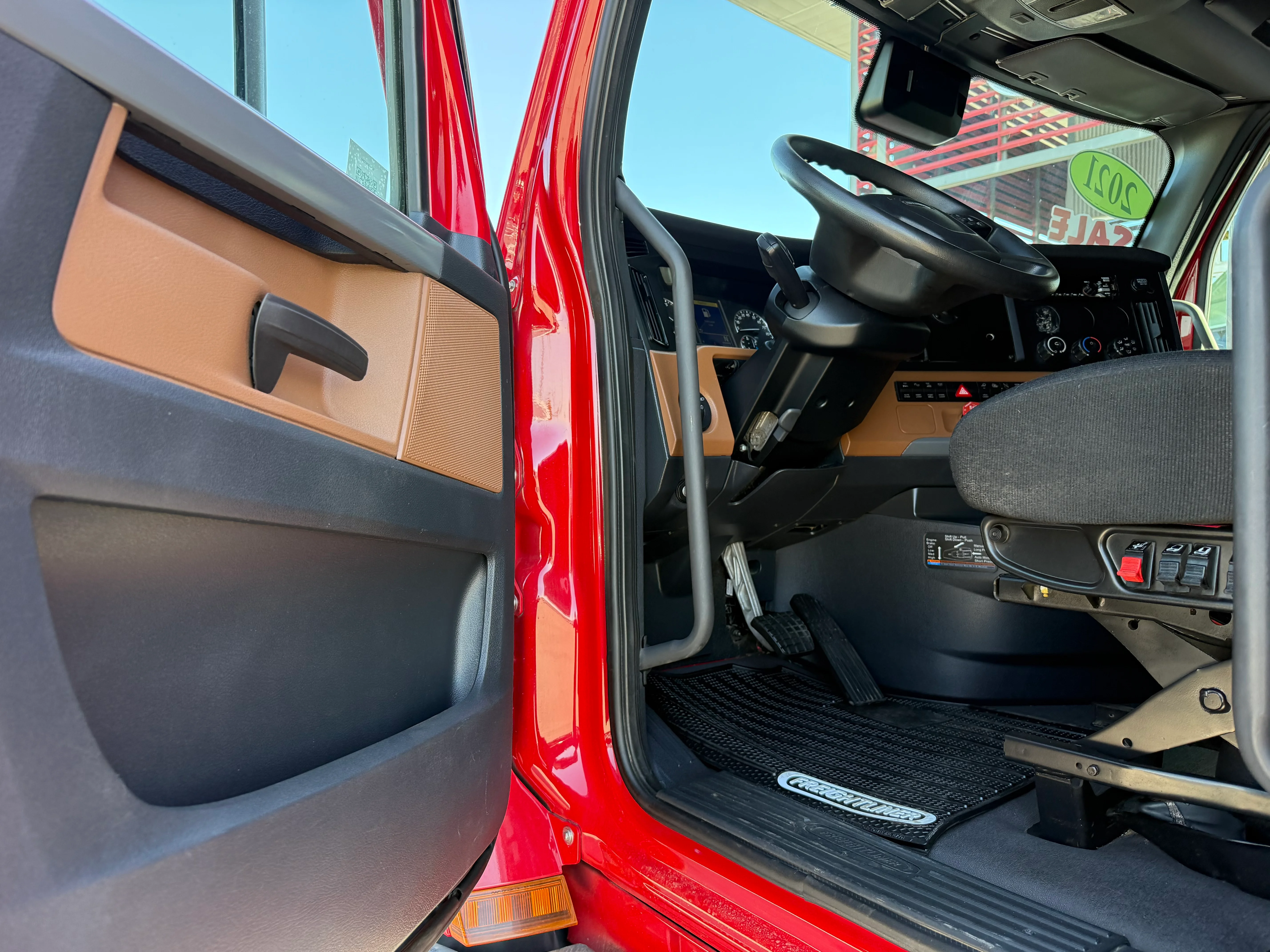 2021 Freightliner Cascadia in Phoenix, AZ — photo 18