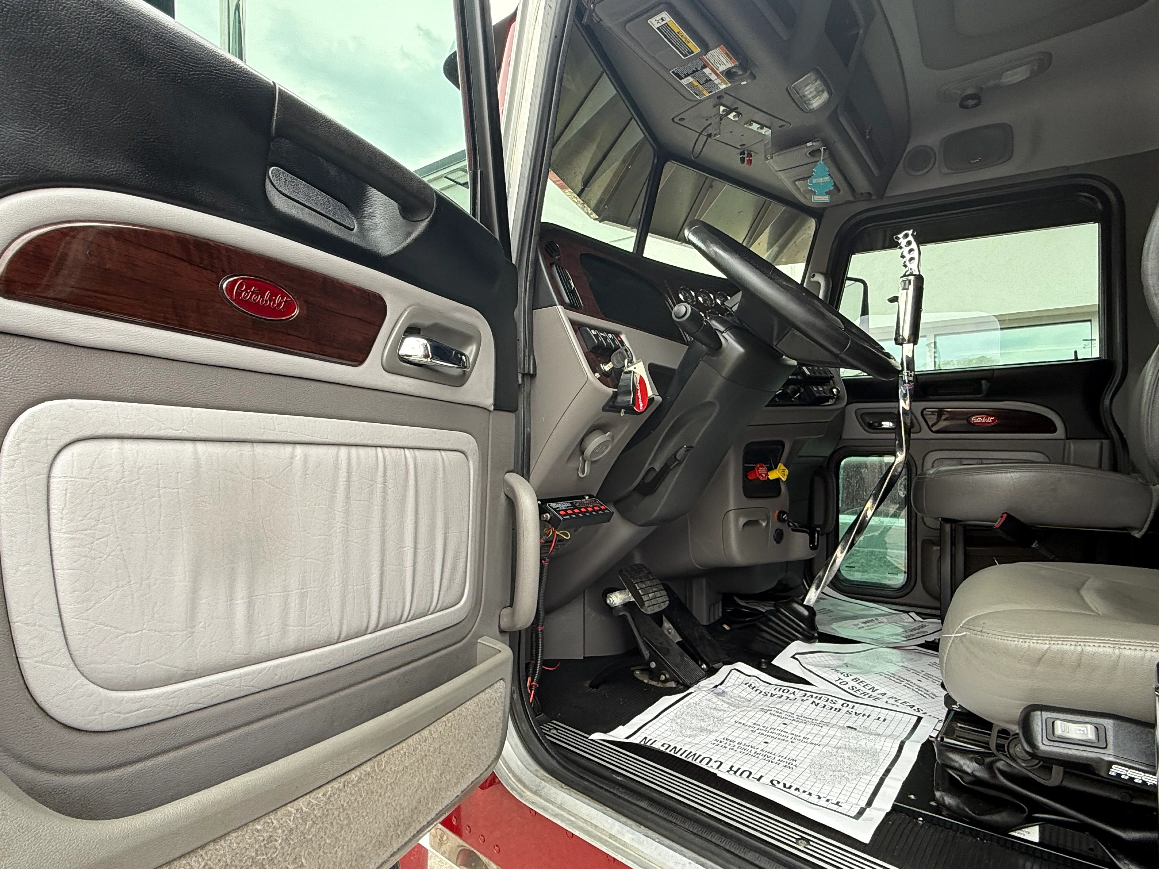 2023 Peterbilt 389 in Louisville, KY — photo 10