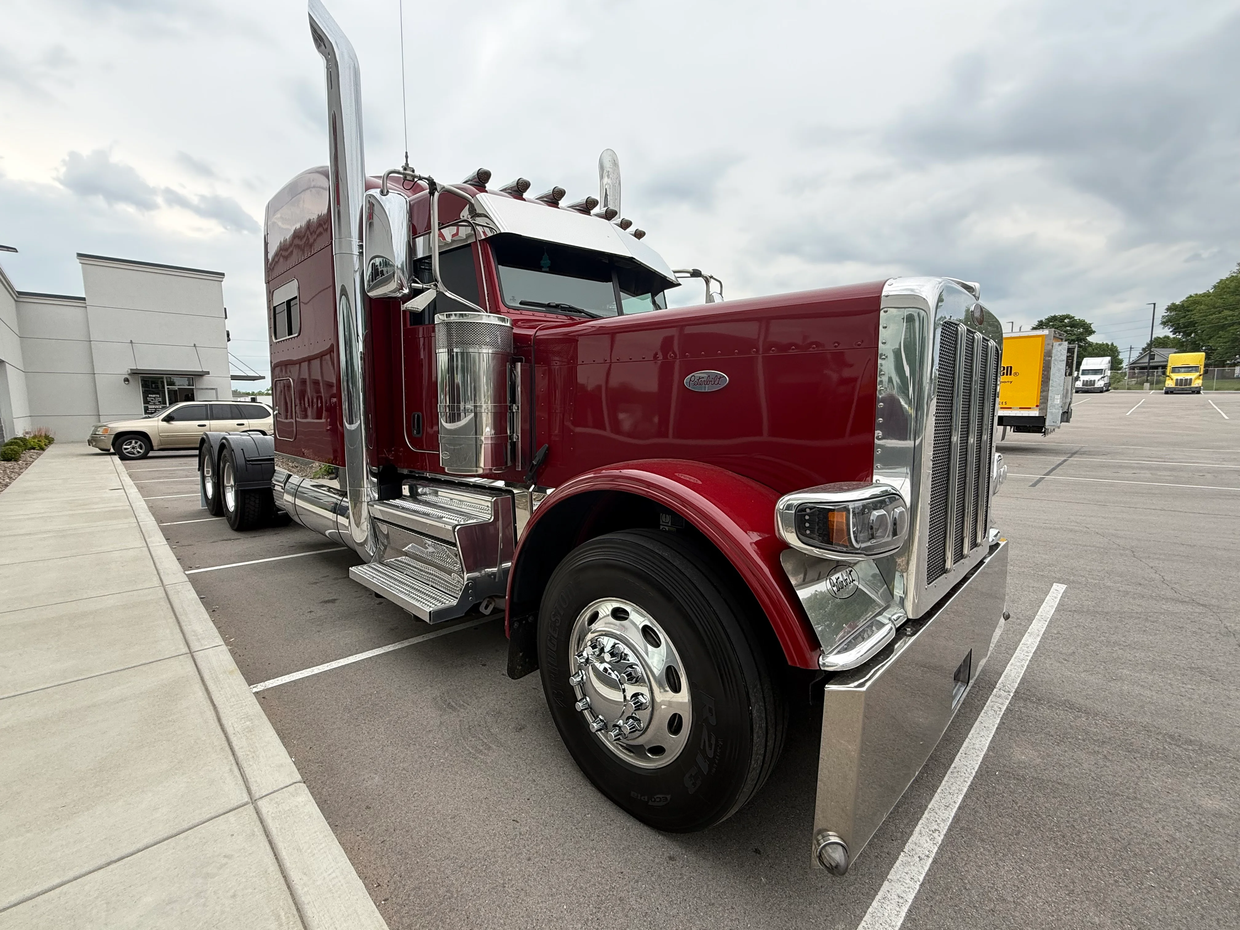 2023 Peterbilt 389 in Louisville, KY — photo 7