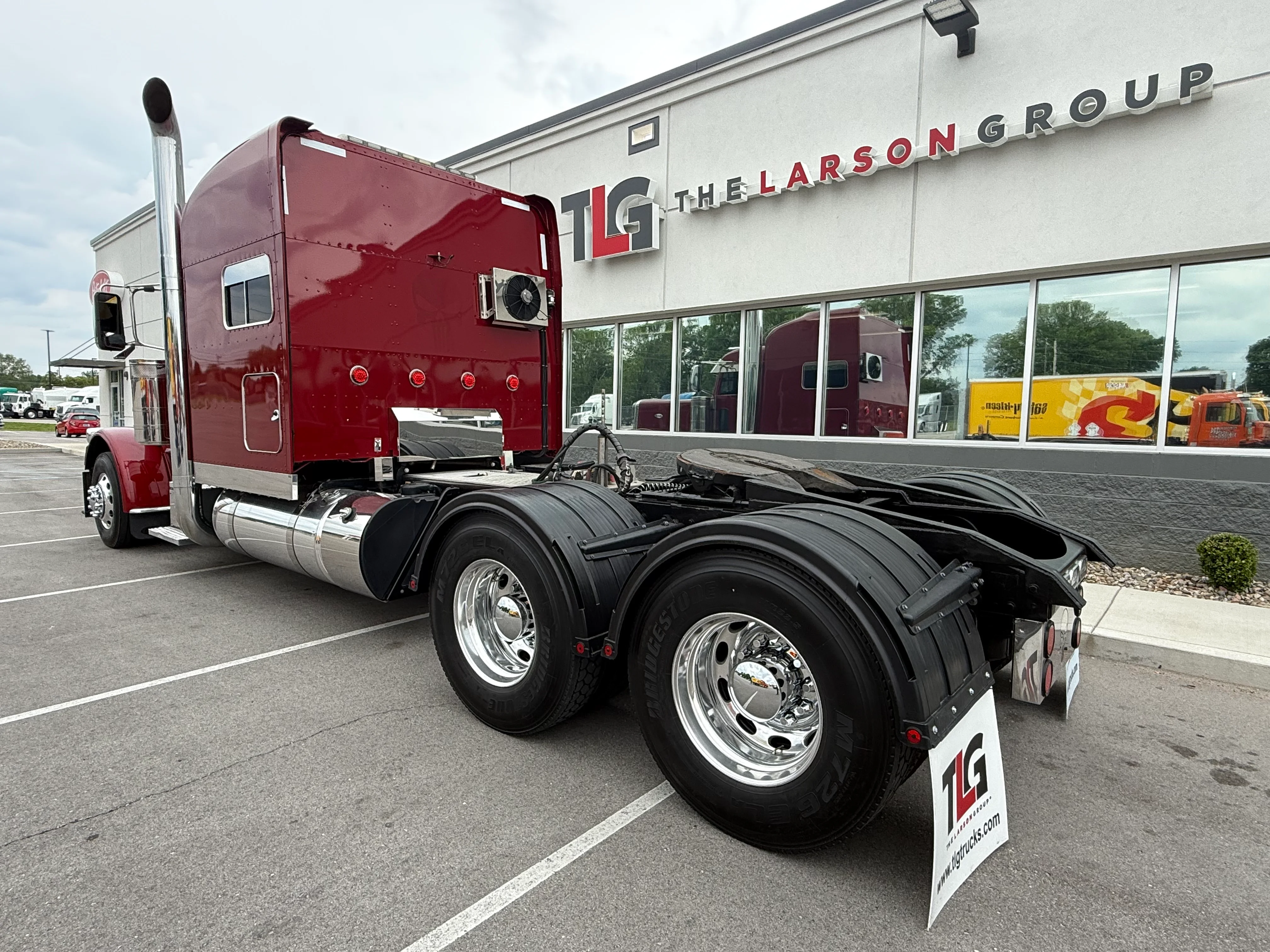 2023 Peterbilt 389 in Louisville, KY — photo 3