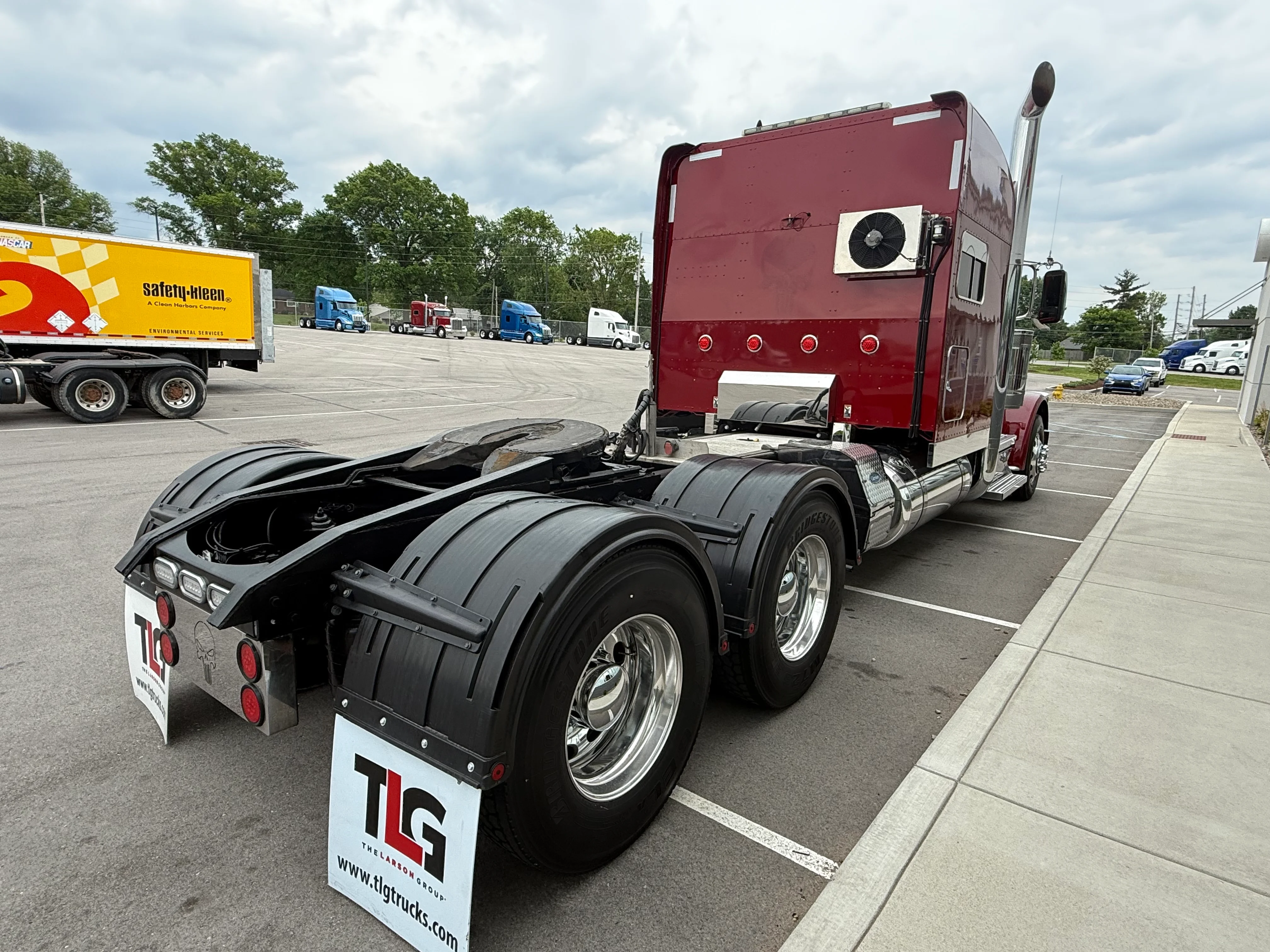 2023 Peterbilt 389 in Louisville, KY — photo 5