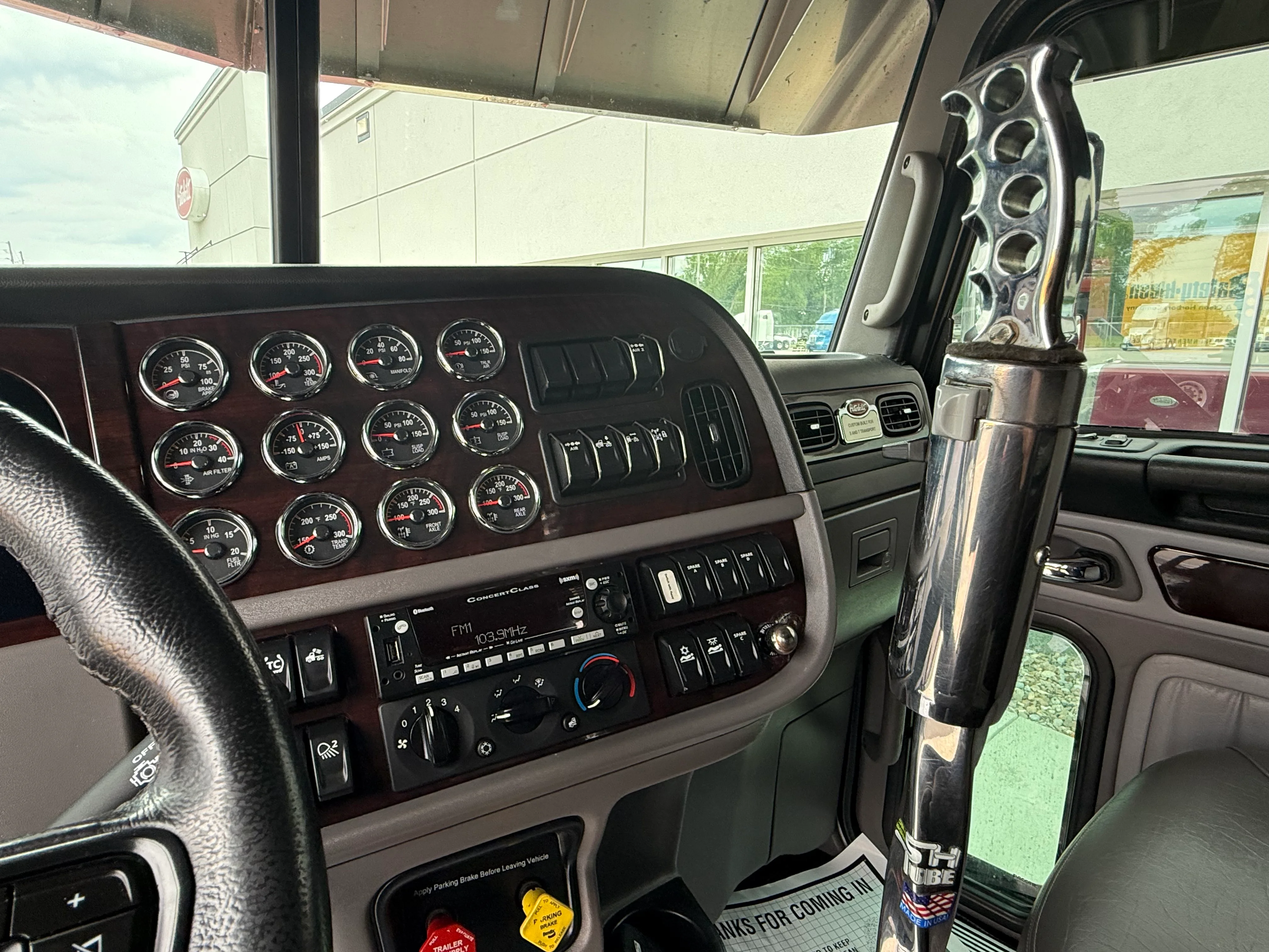 2023 Peterbilt 389 in Louisville, KY — photo 14